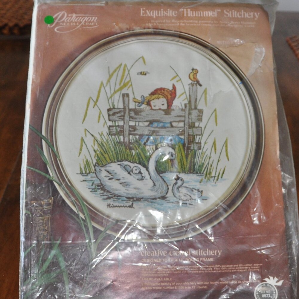 New Vintage 1977 Paragon Needle Craft Exq. Hummel Stitchery Mother Swan 0571